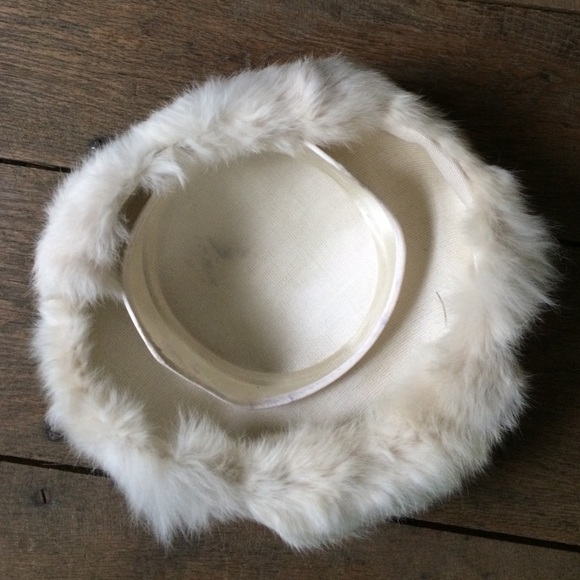 Vintage white fur hat - Picture 3 of 3